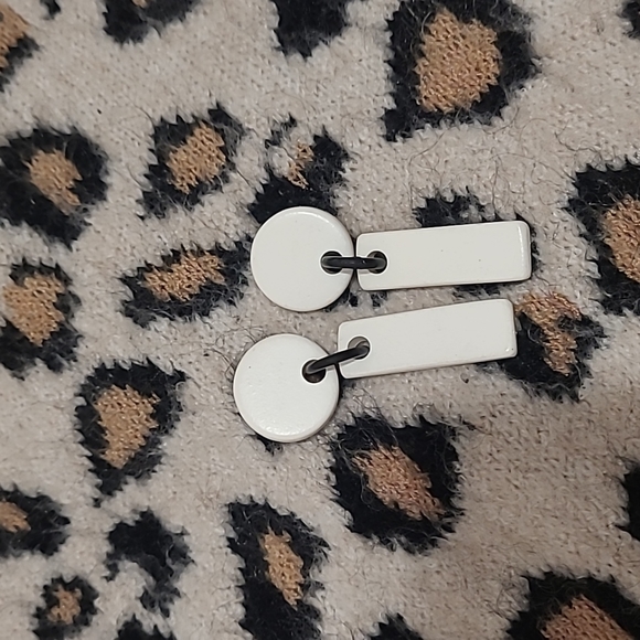 White and Black Wooden Retro vintage Earings - Picture 1 of 2